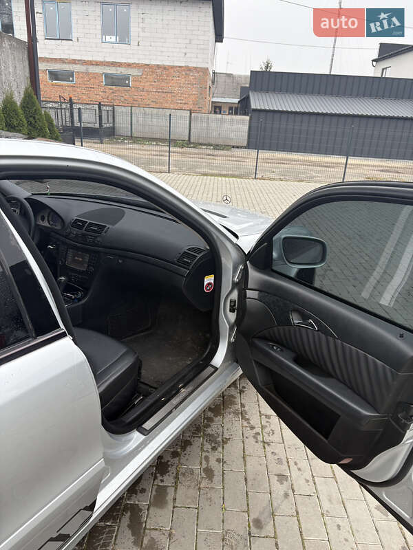 Седан Mercedes-Benz E-Class 2003 в Березному