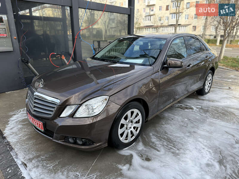 Седан Mercedes-Benz E-Class 2011 в Калуше
