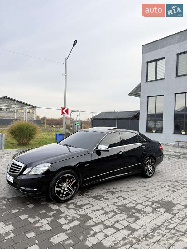 Седан Mercedes-Benz E-Class 2011 в Виноградові фото 13 Седан Mercedes-Benz E-Class 2011 в Виноградові