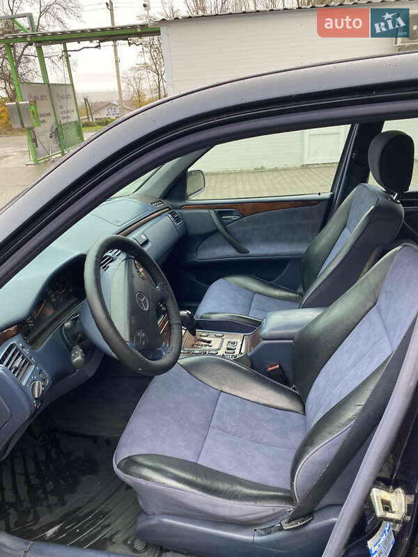 Седан Mercedes-Benz E-Class 2001 в Кіцмані