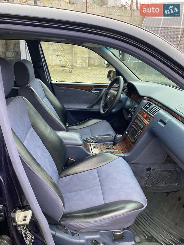 Седан Mercedes-Benz E-Class 2001 в Кіцмані