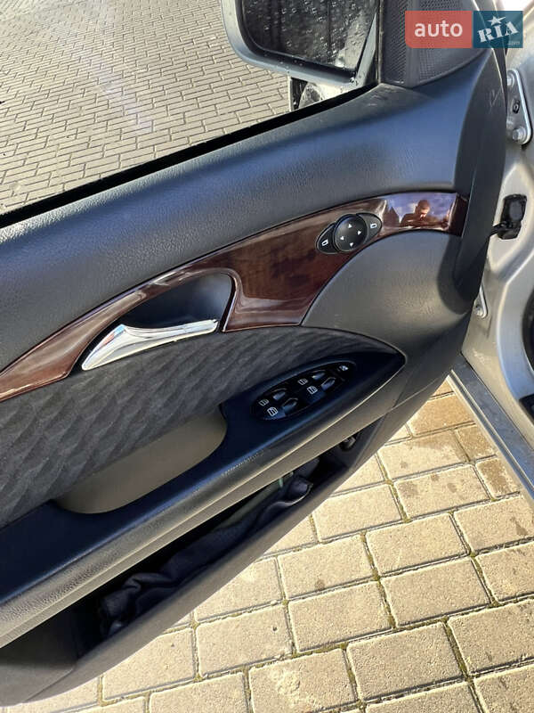 Седан Mercedes-Benz E-Class 2003 в Львове