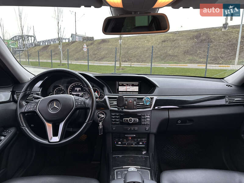 Седан Mercedes-Benz E-Class 2012 в Києві