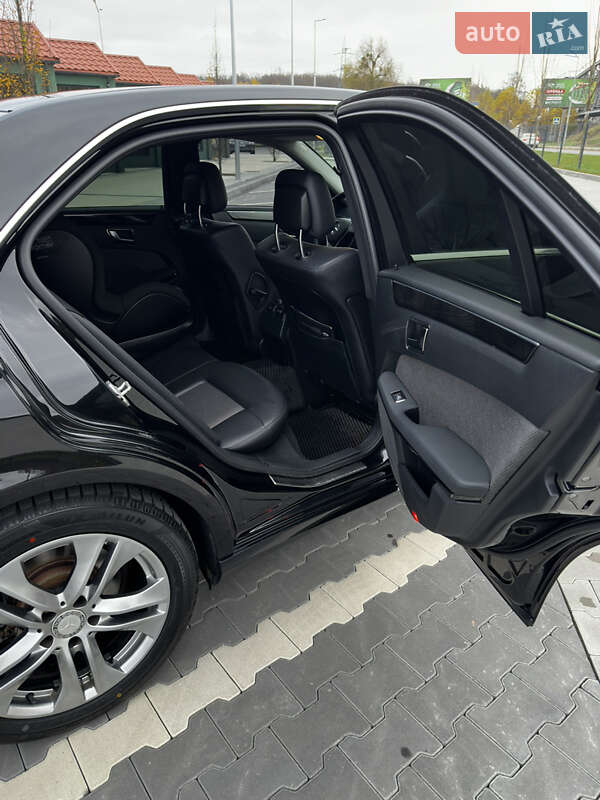 Седан Mercedes-Benz E-Class 2012 в Києві