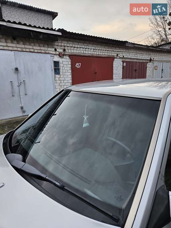 Седан Mercedes-Benz E-Class 1990 в Житомире