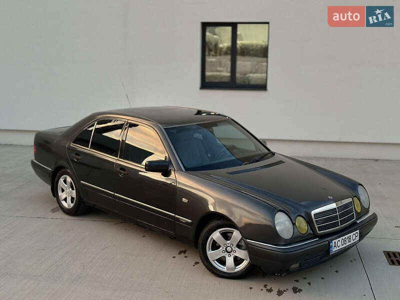 Mercedes-Benz E-Class 1996