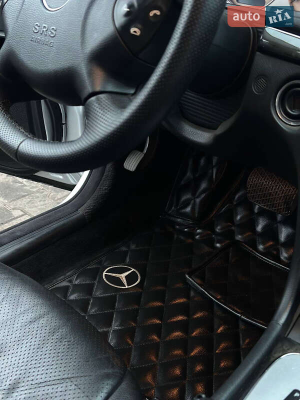 Седан Mercedes-Benz E-Class 2004 в Дніпрі