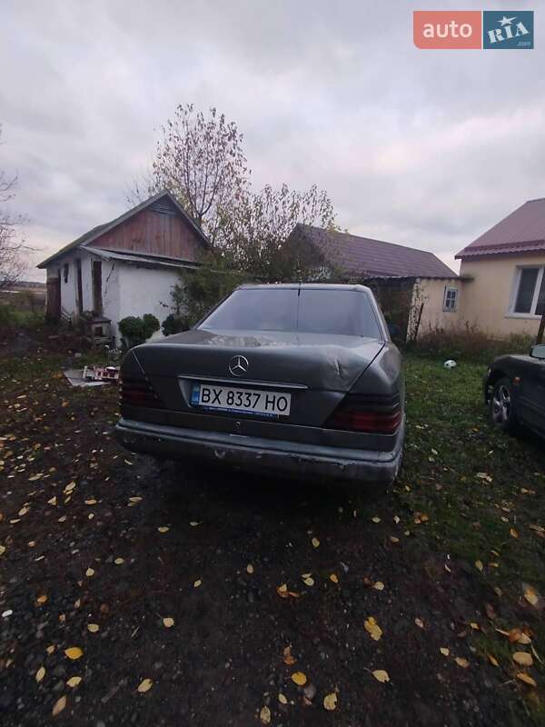 Седан Mercedes-Benz E-Class 1986 в Хмельницькому