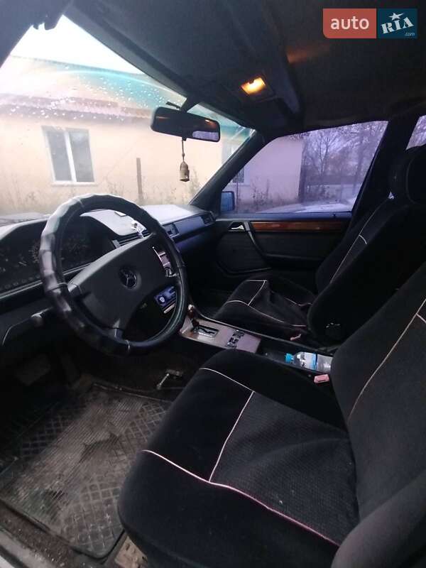 Седан Mercedes-Benz E-Class 1986 в Хмельницькому