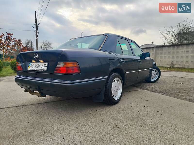 Седан Mercedes-Benz E-Class 1995 в Шептицькому