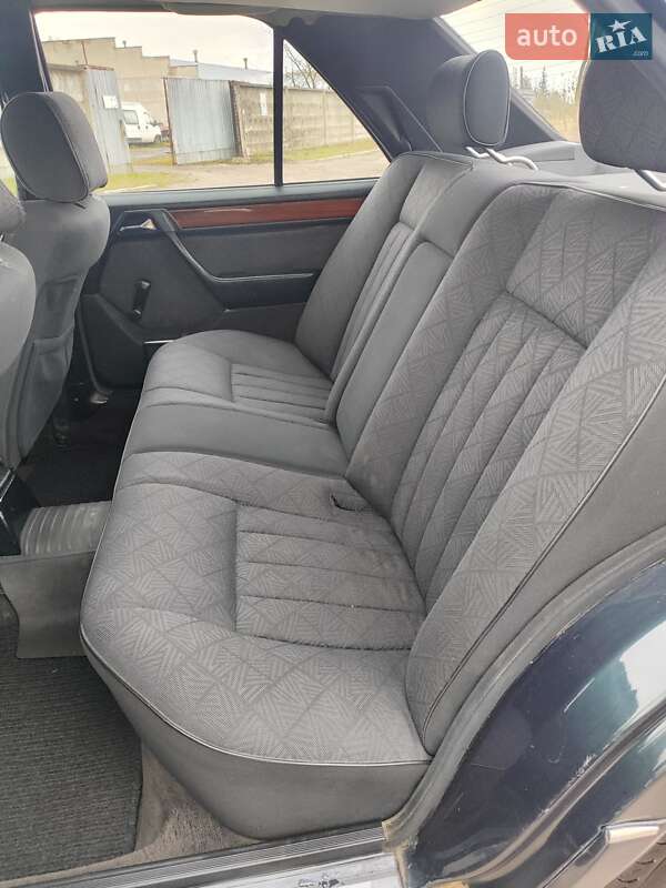 Седан Mercedes-Benz E-Class 1995 в Шептицькому