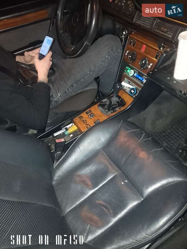 Седан Mercedes-Benz E-Class 1993 в Чорноморську