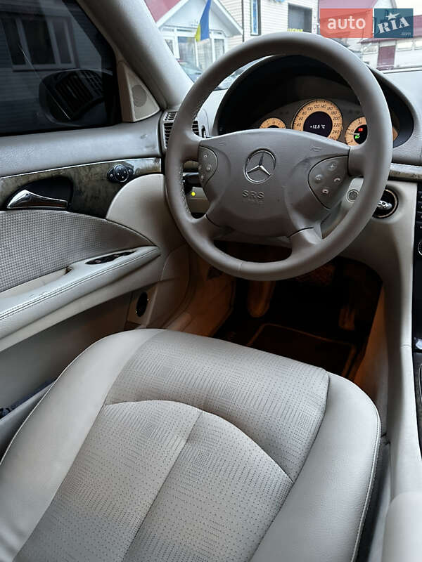 Седан Mercedes-Benz E-Class 2003 в Снятине