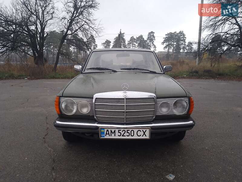 Mercedes-Benz E-Class 1982
