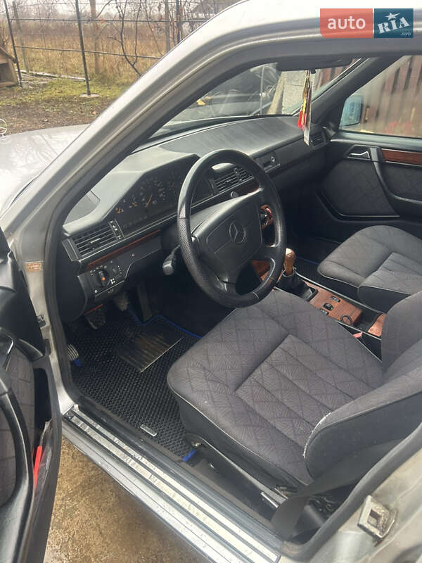 Седан Mercedes-Benz E-Class 1994 в Тячеві фото 5 Седан Mercedes-Benz E-Class 1994 в Тячеві