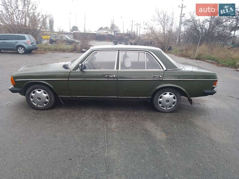 Седан Mercedes-Benz E-Class 1982 в Киеве