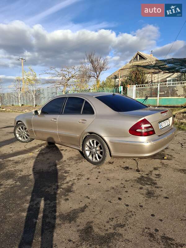 Седан Mercedes-Benz E-Class 2002 в Новому Бузі