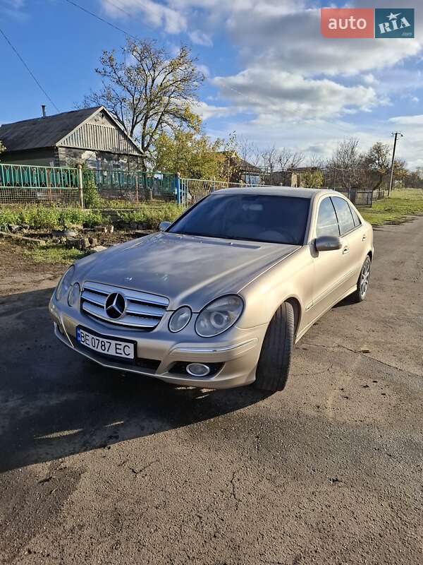 Седан Mercedes-Benz E-Class 2002 в Новому Бузі