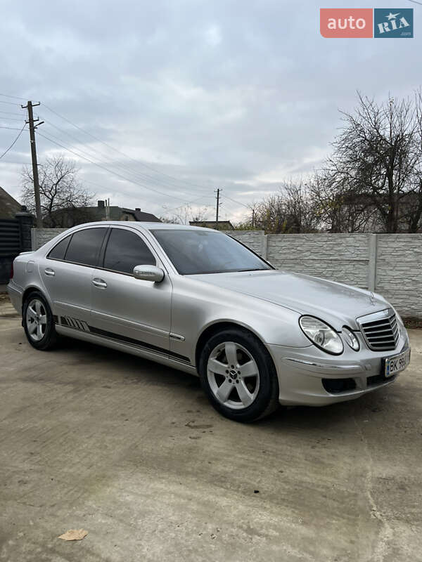 Седан Mercedes-Benz E-Class 2003 в Рівному фото 31 Седан Mercedes-Benz E-Class 2003 в Рівному