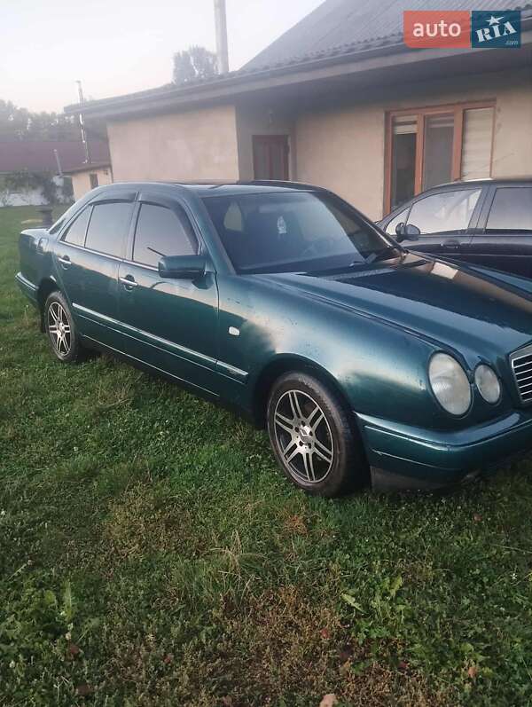 Седан Mercedes-Benz E-Class 1997 в Чернівцях