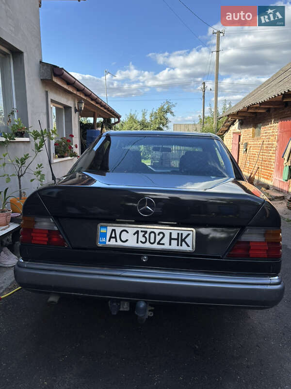 Седан Mercedes-Benz E-Class 1993 в Владимире фото 3 Седан Mercedes-Benz E-Class 1993 в Владимире