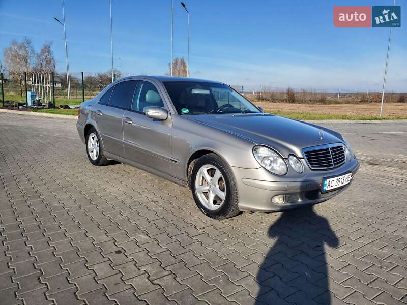 Седан Mercedes-Benz E-Class 2004 в Луцке