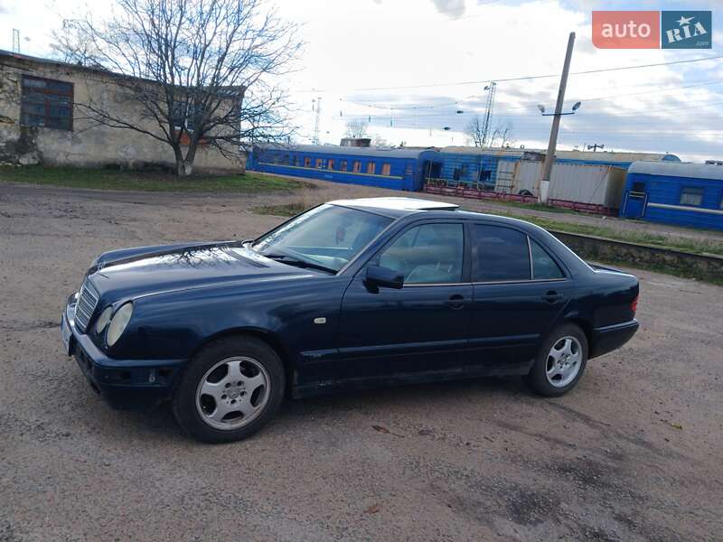 Седан Mercedes-Benz E-Class 1995 в Подільську