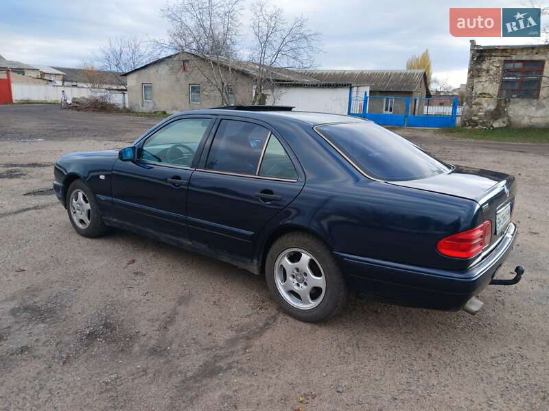 Седан Mercedes-Benz E-Class 1995 в Подільську