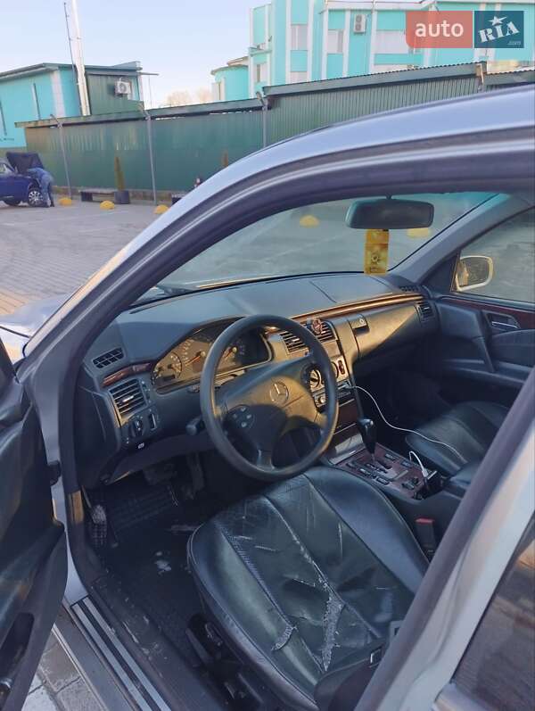 Седан Mercedes-Benz E-Class 2001 в Каменец-Подольском фото 3 Седан Mercedes-Benz E-Class 2001 в Каменец-Подольском
