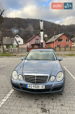 Седан Mercedes-Benz E-Class 2003 в Рахове