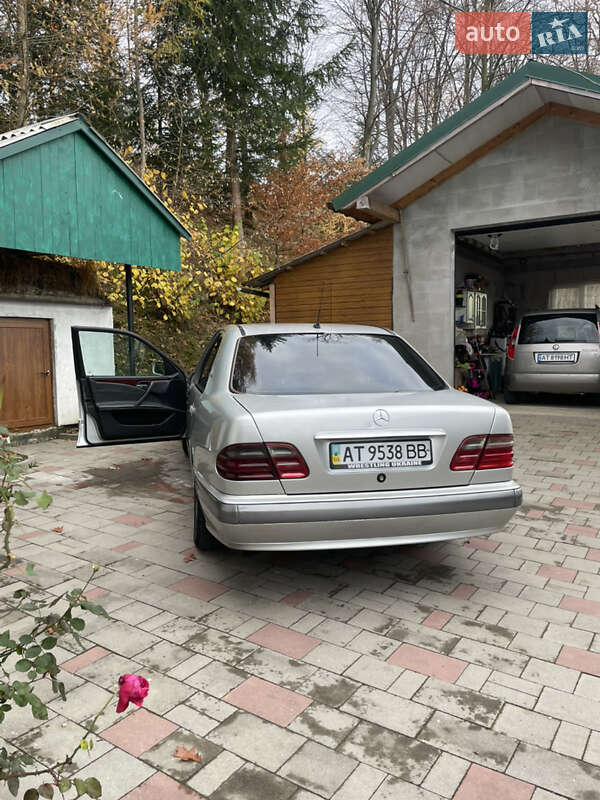 Седан Mercedes-Benz E-Class 2000 в Долині