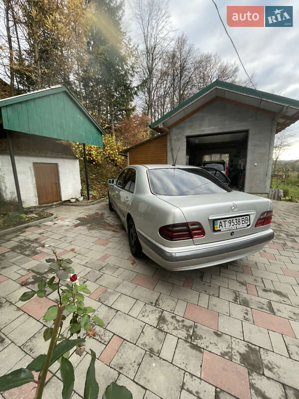 Седан Mercedes-Benz E-Class 2000 в Долині