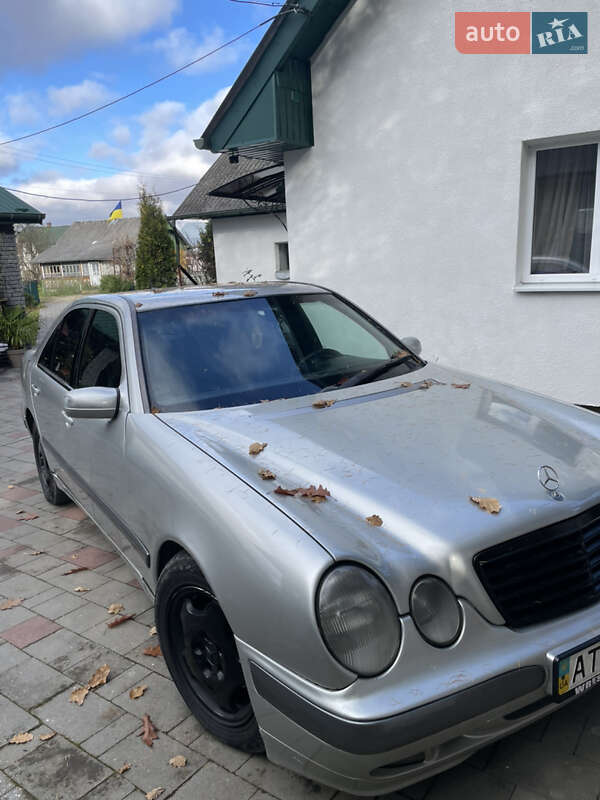 Седан Mercedes-Benz E-Class 2000 в Долині