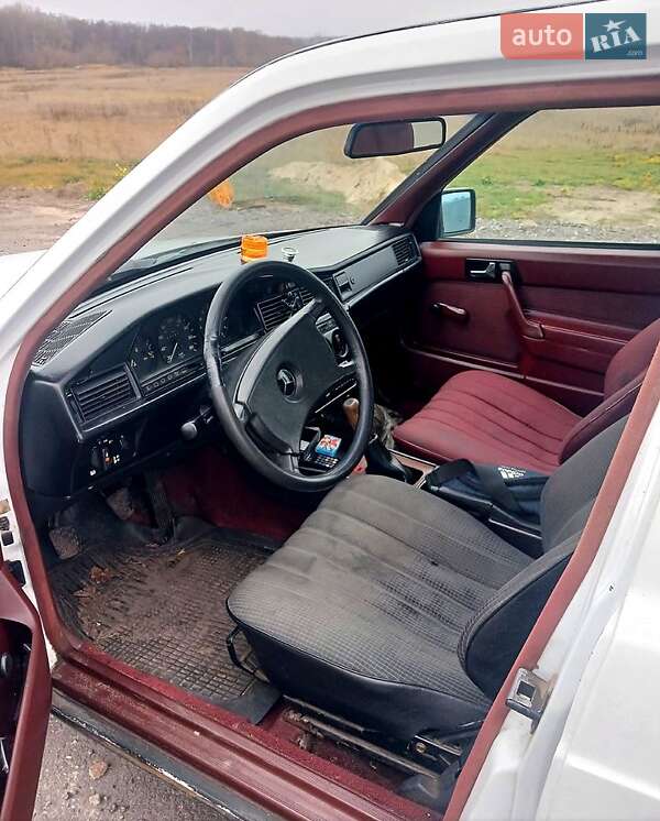 Седан Mercedes-Benz E-Class 1986 в Балаклії фото 15 Седан Mercedes-Benz E-Class 1986 в Балаклії