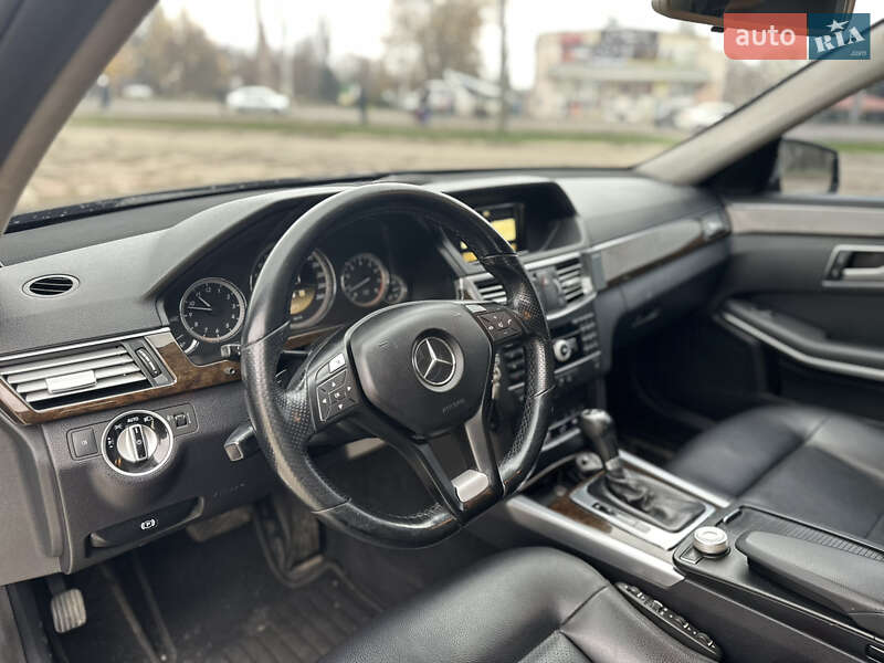 Седан Mercedes-Benz E-Class 2012 в Миколаєві