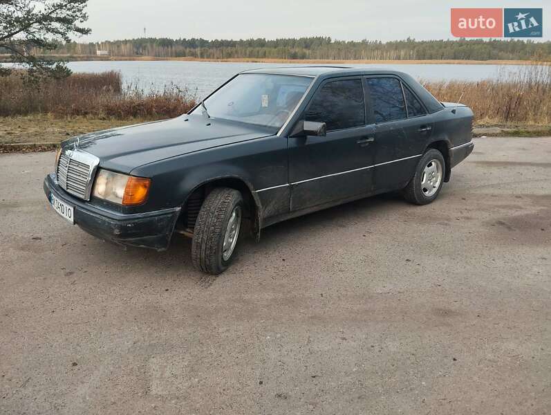 Седан Mercedes-Benz E-Class 1989 в Рокитном