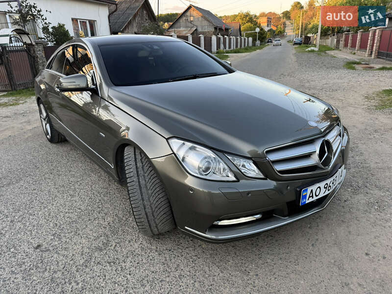 Купе Mercedes-Benz E-Class 2011 в Тячеві