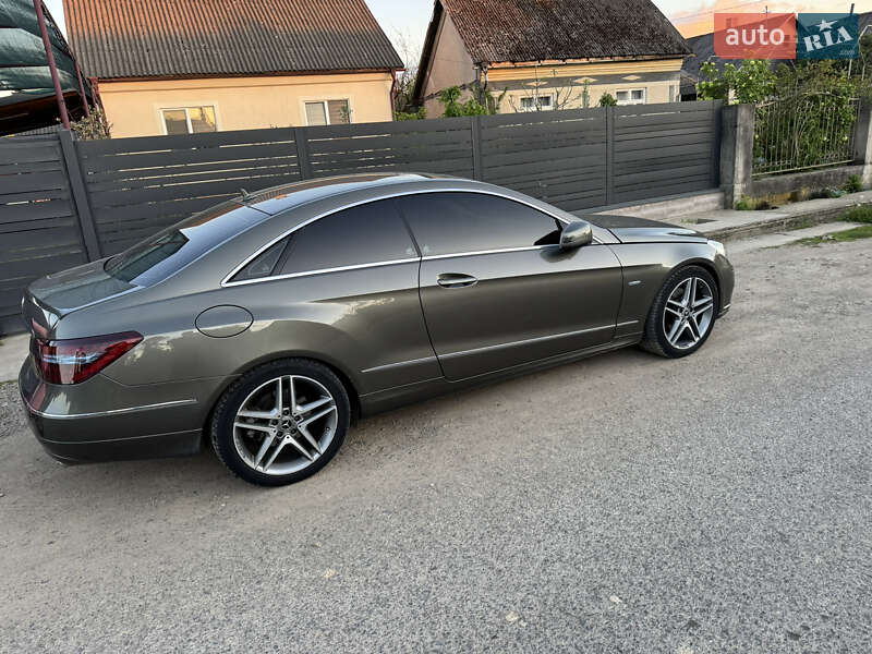 Купе Mercedes-Benz E-Class 2011 в Тячеві
