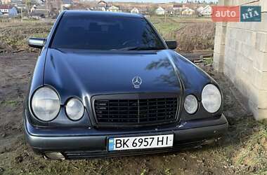 Седан Mercedes-Benz E-Class 1998 в Дубно