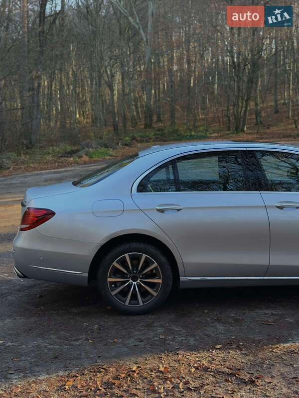Седан Mercedes-Benz E-Class 2018 в Львове