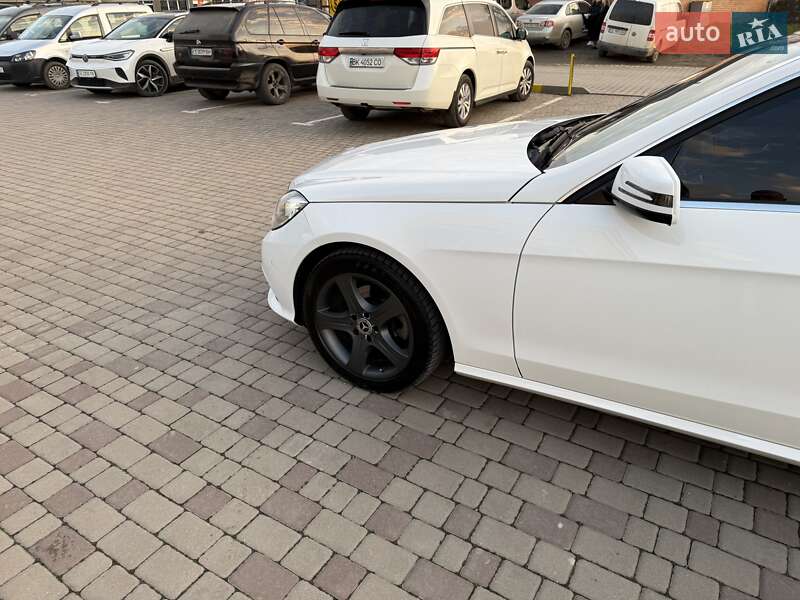 Седан Mercedes-Benz E-Class 2013 в Чернівцях фото 3 Седан Mercedes-Benz E-Class 2013 в Чернівцях