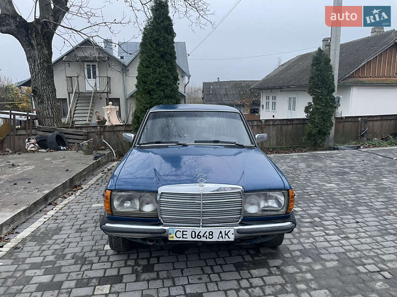 Седан Mercedes-Benz E-Class 1983 в Чернівцях