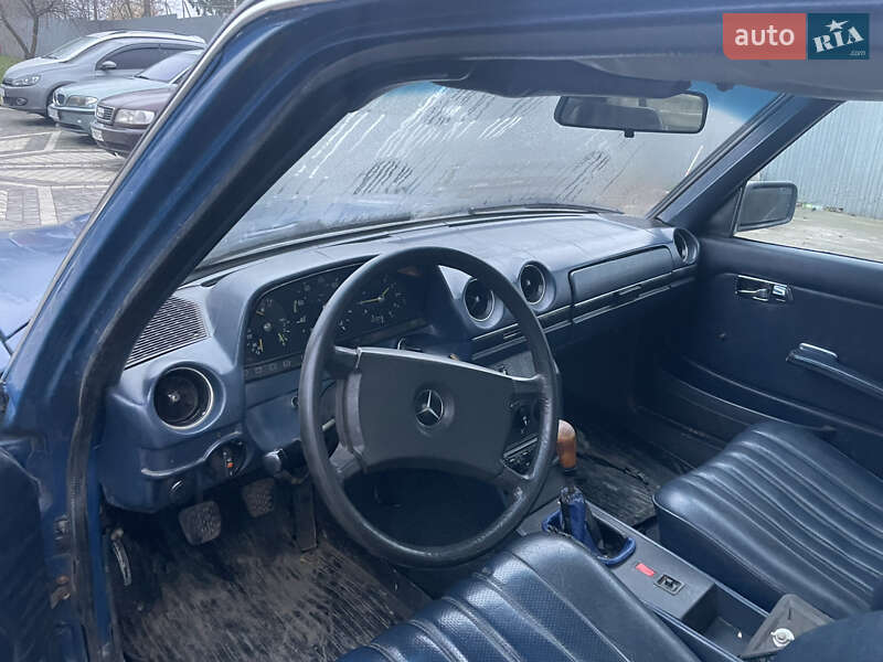 Седан Mercedes-Benz E-Class 1983 в Чернівцях