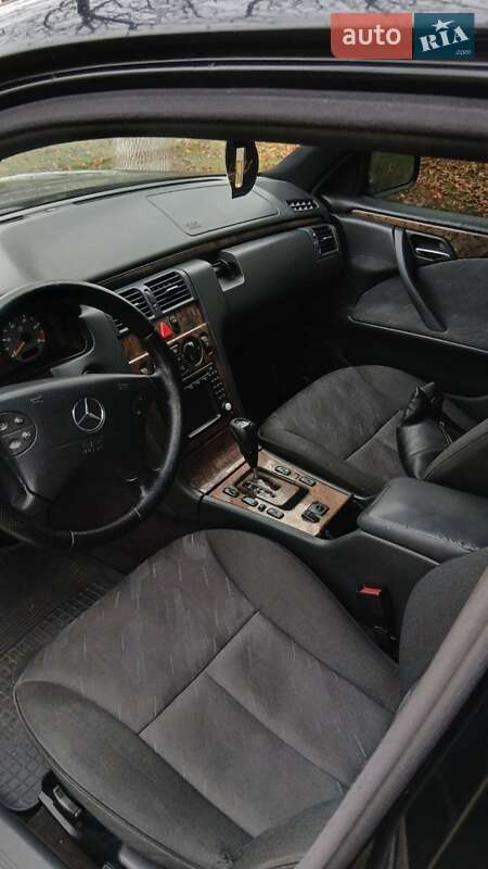 Седан Mercedes-Benz E-Class 2001 в Луцке