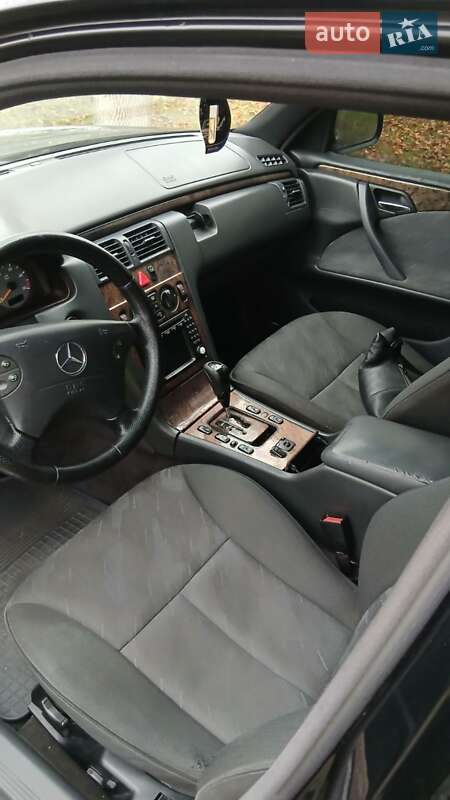 Седан Mercedes-Benz E-Class 2001 в Луцке
