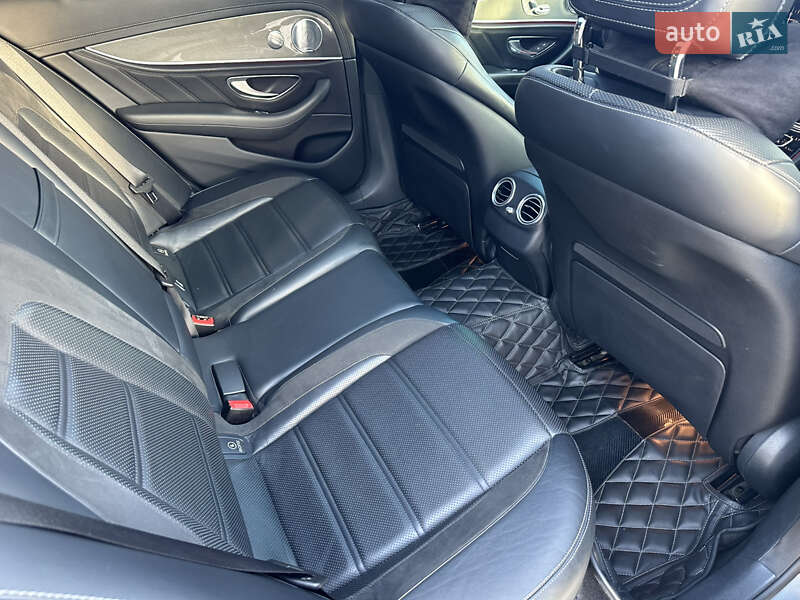 Седан Mercedes-Benz E-Class 2017 в Днепре