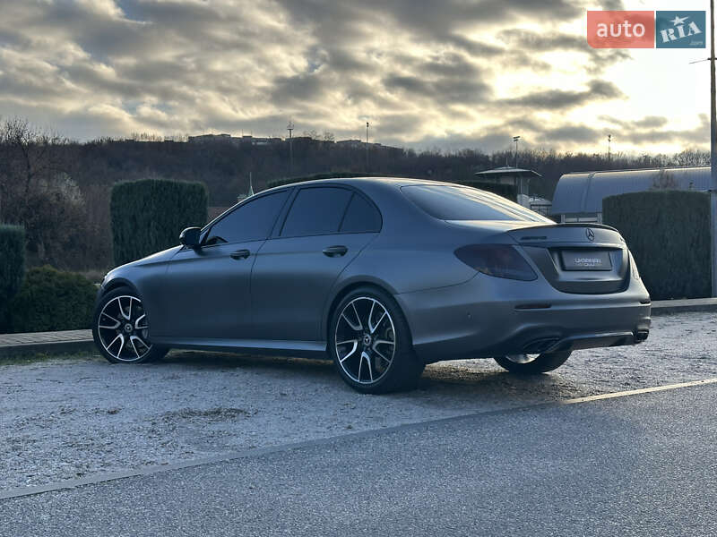 Седан Mercedes-Benz E-Class 2017 в Днепре