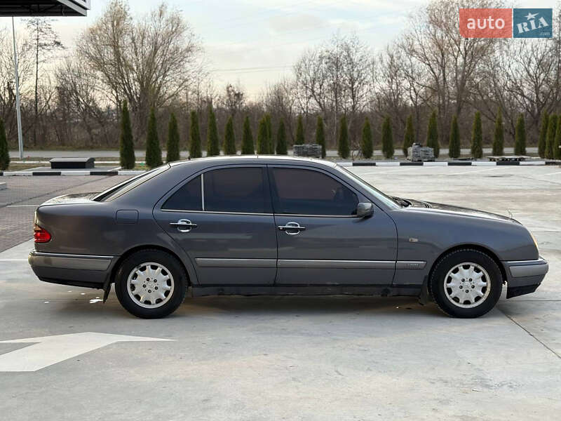 Седан Mercedes-Benz E-Class 1995 в Киеве фото 13 Седан Mercedes-Benz E-Class 1995 в Киеве