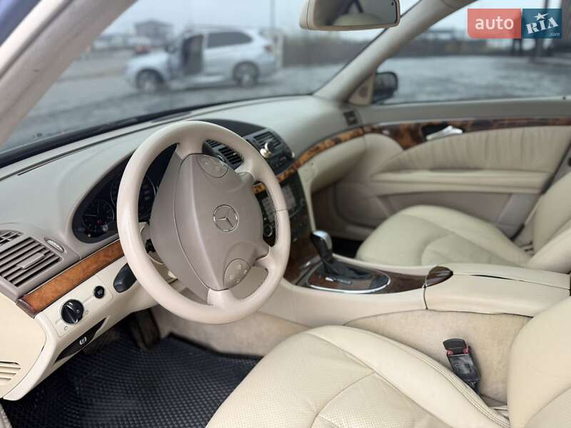 Седан Mercedes-Benz E-Class 2004 в Черновцах