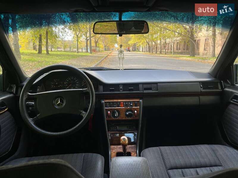 Седан Mercedes-Benz E-Class 1992 в Миколаєві фото 11 Седан Mercedes-Benz E-Class 1992 в Миколаєві
